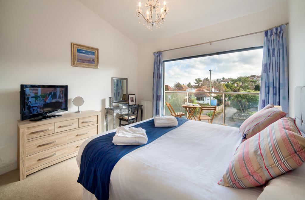 Beaches - South Sands Beach House Торкі Номер фото