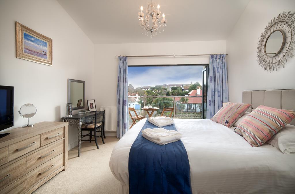 Beaches - South Sands Beach House Торкі Номер фото