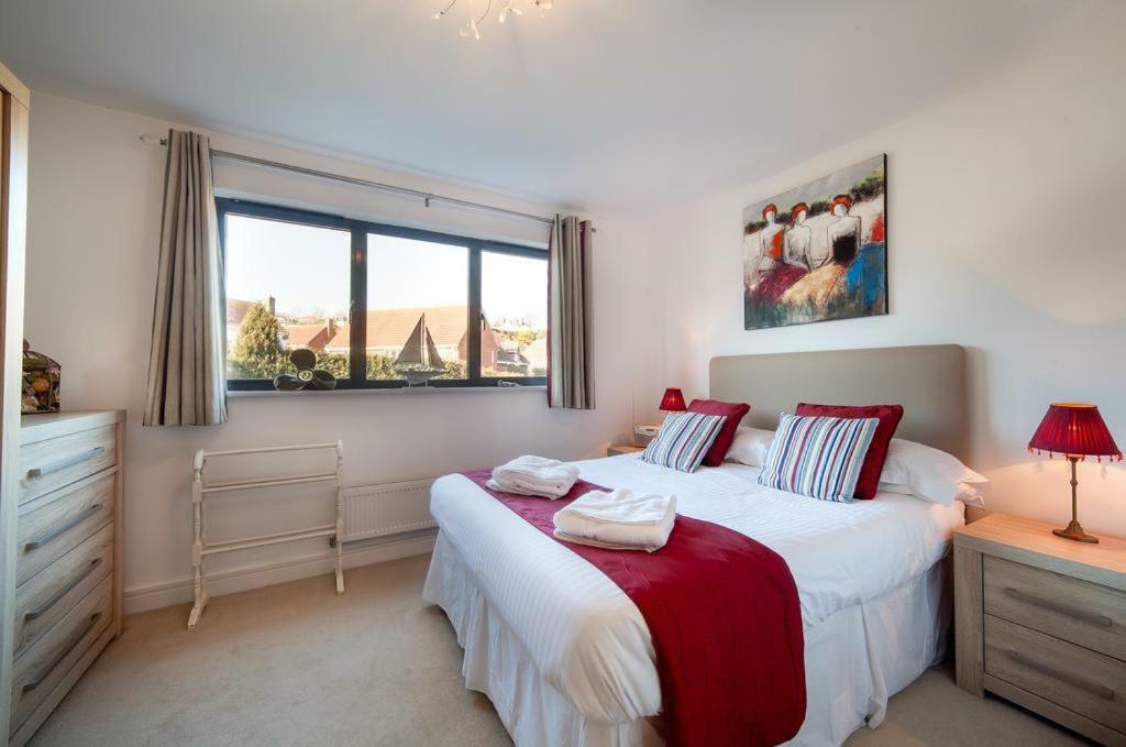 Beaches - South Sands Beach House Торкі Екстер'єр фото